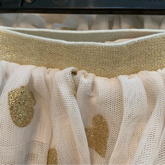 H&M Girls Cream with Gold Sparkle Heart Detail Twill Skirt (9-10 yrs) - Picture 2 of 6